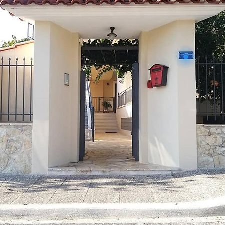 New, Modern, Bright And Independent Apartment 83 M2, With Garden, 5Min To The Beach And The City Center Kalamata Dış mekan fotoğraf