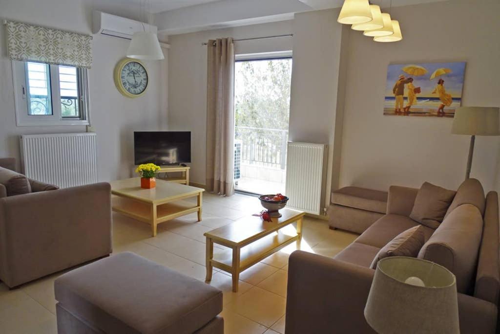 New, Modern, Bright And Independent Apartment 83 M2, With Garden, 5Min To The Beach And The City Center Kalamata Dış mekan fotoğraf