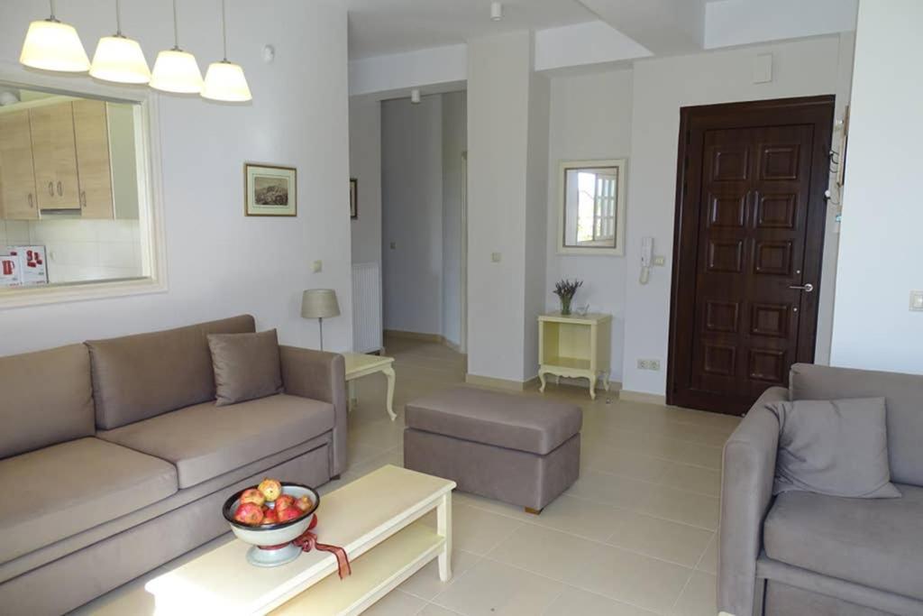 New, Modern, Bright And Independent Apartment 83 M2, With Garden, 5Min To The Beach And The City Center Kalamata Dış mekan fotoğraf