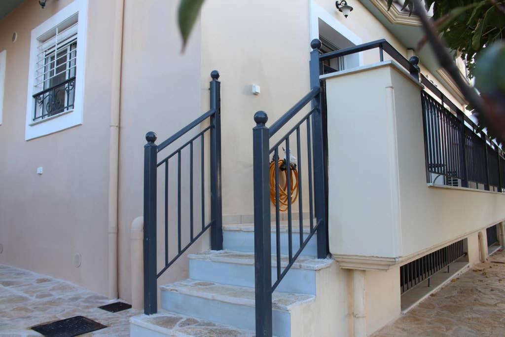 New, Modern, Bright And Independent Apartment 83 M2, With Garden, 5Min To The Beach And The City Center Kalamata Dış mekan fotoğraf