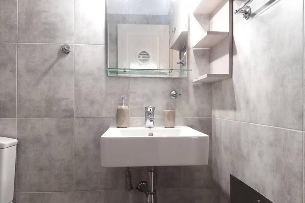 New, Modern, Bright And Independent Apartment 83 M2, With Garden, 5Min To The Beach And The City Center Kalamata Dış mekan fotoğraf