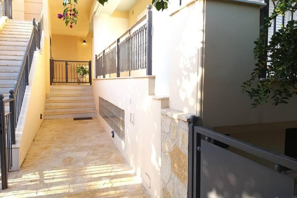 New, Modern, Bright And Independent Apartment 83 M2, With Garden, 5Min To The Beach And The City Center Kalamata Dış mekan fotoğraf